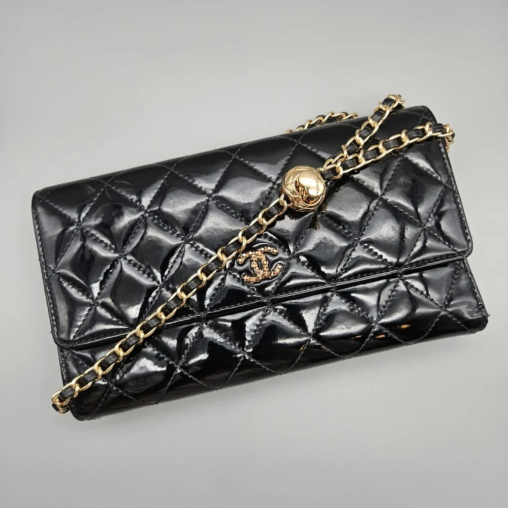🖤CHANEL Authentic Black Quilted Patent Leather Clutch/Wallet🖤